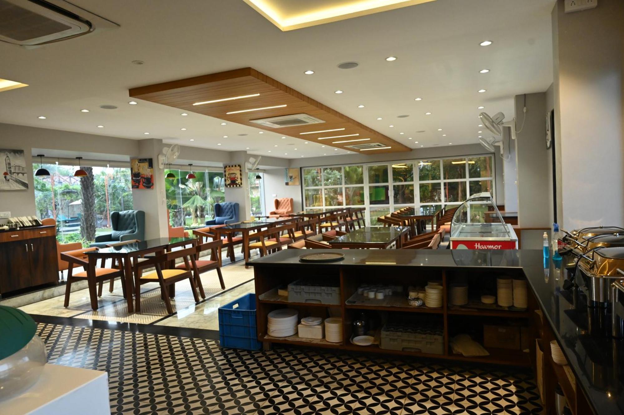 Krishna Riverside Resort Vasad Exterior foto